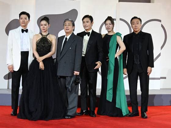 Venice, 82nd Venice International Film Festival 2025 - evening 3 - The Red Carpet of the Film Eojjeol Suga Eopda (No Other Choice) . Pictured Lee Sung-min, Yeom Hye-ra, Lee Byung-hun, Son Ye-jin, Park Hee-soon and Park Chan-wook  Copyright: xManuelexMangiarottix xipa-agency.netx xPoolxPhotoxEventsx06x IPA_Agency_IPA63590835