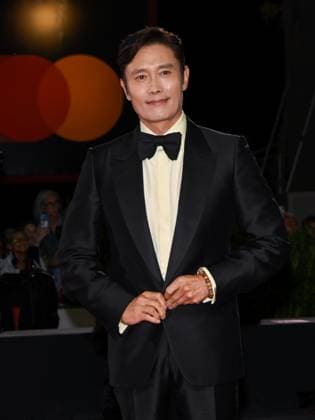 Venice, ITALY: Venice, 82nd Venice International Film Festival 2025 - Evening 3 - Red Carpet for the film Calle Malaga - Pictured: Lee Byung-hun Venice ITALY  - ZUMAp169 20250829_zea_p169_1569 Copyright: xAlbertoxTerenghix
