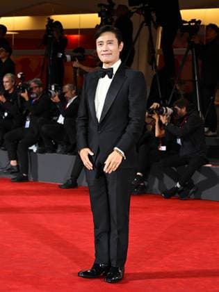 Venice, Italy: Venice, 82nd Venice International Film Festival 2025 - Evening 3 - The Red Carpet for the Film Eojjeol Suga Eopda (No Other Choice). Pictured: Lee Byung-hun Venice Italy  - ZUMAp169 20250829_zea_p169_1579 Copyright: xManuelexMangiarottix