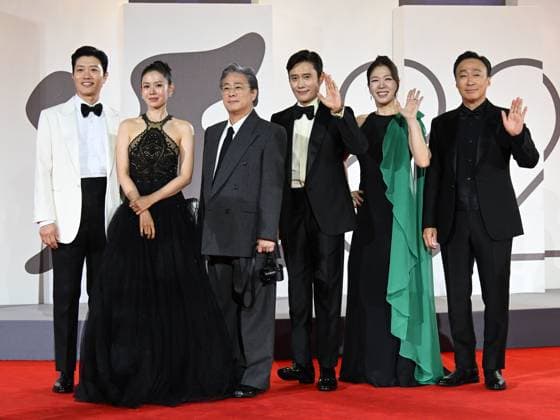 Venice, Italy: Venice, 82nd Venice International Film Festival 2025 - evening 3 - The Red Carpet of the Film Eojjeol Suga Eopda (No Other Choice) . Pictured Lee Sung-min, Yeom Hye-ra, Lee Byung-hun, Son Ye-jin, Park Hee-soon and Park Chan-wook Venice Italy  - ZUMAp169 20250829_zea_p169_1587 Copyright: xManuelexMangiarottix