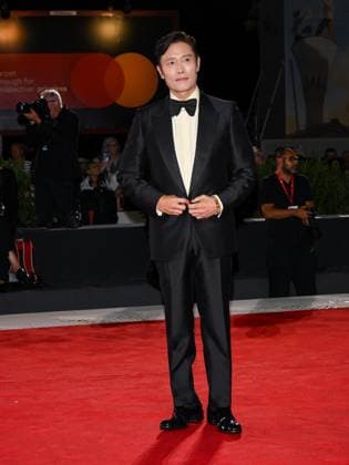 Venice, ITALY: Venice, 82nd Venice International Film Festival 2025 - Evening 3 - Red Carpet for the film Calle Malaga - Pictured: Lee Byung-hun Venice ITALY  - ZUMAp169 20250829_zea_p169_1588 Copyright: xAlbertoxTerenghix