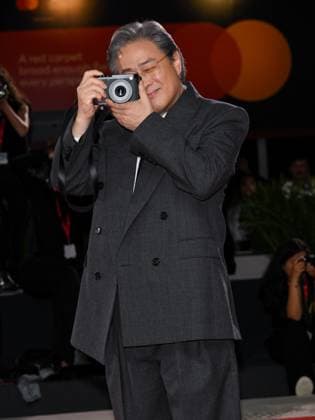 Venice, ITALY: Venice, 82nd Venice International Film Festival 2025 - Evening 3 - Red Carpet for the film Calle Malaga - Pictured: Park Chan-wook Venice ITALY  - ZUMAp169 20250829_zea_p169_1624 Copyright: xAlbertoxTerenghix