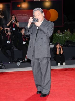 Venice, ITALY: Venice, 82nd Venice International Film Festival 2025 - Evening 3 - Red Carpet for the film Calle Malaga - Pictured: Park Chan-wook Venice ITALY  - ZUMAp169 20250829_zea_p169_1637 Copyright: xAlbertoxTerenghix