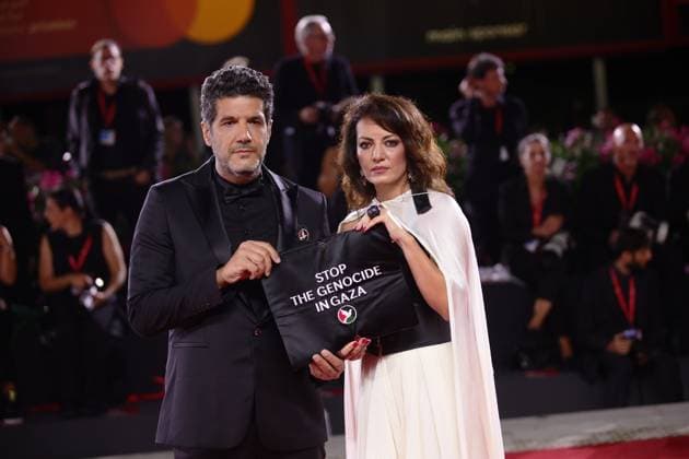 82nd Venice Film Festival - Eojjeol suga eopda (No Other Choice) VENICE, ITALY - AUGUST 29: Director Maryam Touzani and producer Nabil Ayouch display a pro-Palestine sign at the red carpet of the film Eojjeol suga eopda (No Other Choice) at the 82nd Venice Film Festival in Venice, Italy on August 29th, 2025. Marco Barada Anadolu Venice Italy. Editorial use only. Please get in touch for any other usage.  Copyright: x2025xAnadoluxMarcoxBaradax