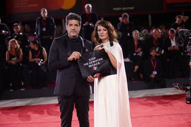 82nd Venice Film Festival - Eojjeol suga eopda (No Other Choice) VENICE, ITALY - AUGUST 29: Director Maryam Touzani and producer Nabil Ayouch display a pro-Palestine sign at the red carpet of the film Eojjeol suga eopda (No Other Choice) at the 82nd Venice Film Festival in Venice, Italy on August 29th, 2025. Marco Barada Anadolu Venice Italy. Editorial use only. Please get in touch for any other usage.  Copyright: x2025xAnadoluxMarcoxBaradax