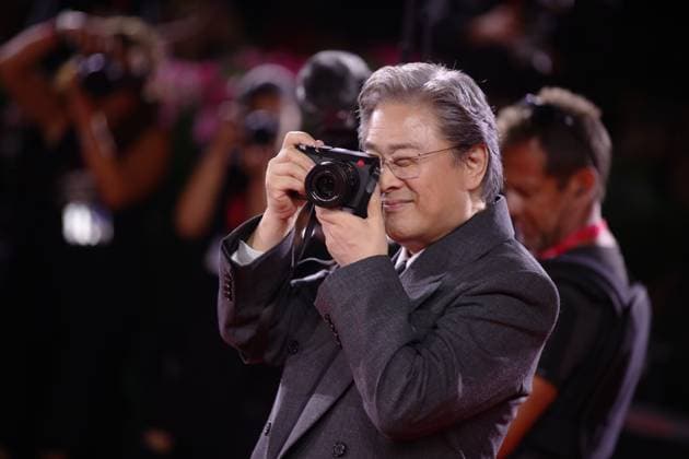 82nd Venice Film Festival - Eojjeol suga eopda (No Other Choice VENICE, ITALY - AUGUST 29: Korean director Park Chan-wook attends the red carpet of the film Eojjeol suga eopda (No Other Choice) at the 82nd Venice Film Festival in Venice, Italy on August 29th, 2025 Marco Barada Anadolu Venice Italy. Editorial use only. Please get in touch for any other usage.  Copyright: x2025xAnadoluxMarcoxBaradax