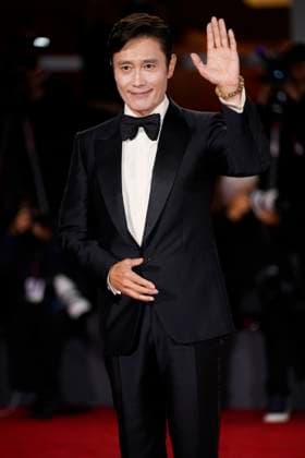 August 29, 2025, Venice Lido, Italy: Lee Byung-hun attends the Eojjeol Suga Eopda (No Other Choice) red carpet during the 82nd Venice International Film Festival. Venice Lido Italy - ZUMAs197 20250829_aaa_s197_551 Copyright: xDanielexCifalax