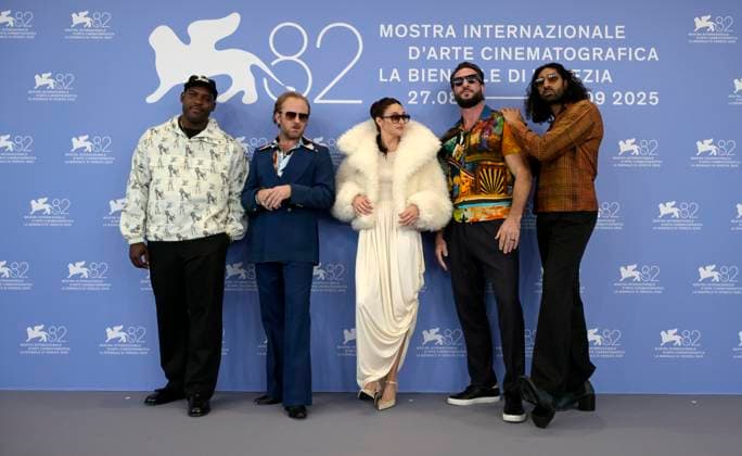January 1, 2021, Venice, Italy: (L-R) Lionel Boyce, Ben Foster, Shailene Woodley, Pablo Schreiber and Amar Chadha-Pathel pose at a photocall for ˜Motor City™ during the 82nd annual Venice International Film Festival, Venice, Italy, 30 August 2025. The 82nd Venice Film Festival runs from 28 August to 06 September 2025. ANSA RICCARDO ANTIMIANI. Venice Italy  - ZUMAa110 20210101_zaf_a110_184 Copyright: xRiccardoxAntimianix