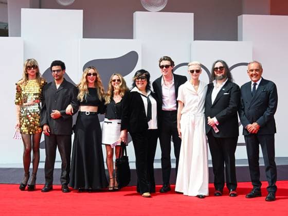 Venice, ITALY: Venice, 82nd Venice International Film Festival 2025 - day 4 - red carpet for the film Broken English - Pictured: Suki Waterhouse, Calvin Demba, Sophia Di Martino, a guest, Jane Pollard, George MacKay, Tilda Swinton, and Iain Forsyth Venice ITALY  - ZUMAp169 20250830_zea_p169_932 Copyright: xManuelexMangiarottix