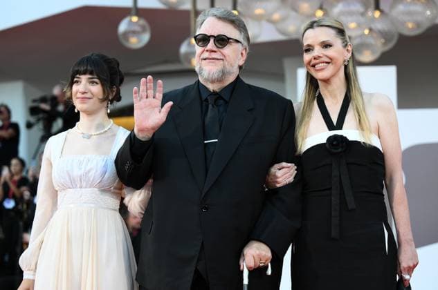 August 30, 2025, Venice, ITALY: Mexican director Guillermo del Toro (C) with Kim Morgan (R) and Marisa Del Toro (L) arrive for the premiere of Frankenstein during the 82nd Venice Film Festival in Venice, Italy, 30 August 2025. The movie is presented in official competition Venezia 82 at the festival running from 27 August to 06 September 2025. ANSA ETTORE FERRARI Venice ITALY  - ZUMAa110 20250830_zaf_a110_064 Copyright: xEttorexFerrarix