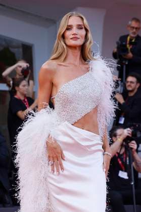 Rosie Huntington Whiteley at the premiere of the feature film Frankenstein at the Biennale di Venezia 2025 82 Venice International Film Festival at the Palazzo del Cinema Venice, 30 08 2025 Foto:xD.xBedrosianx xFuturexImagex frankenstein_5946