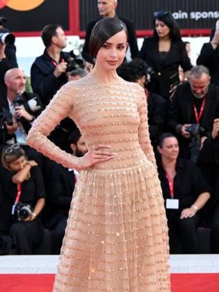 Venice, Italy: Venice, 82nd Venice International Film Festival 2025 - evening 4 - red carpet of the film Frankenstein Pictured: Sofia Carson Venice Italy  - ZUMAp169 20250830_zea_p169_2343 Copyright: xAlbertoxTerenghi PoolxxEvenx