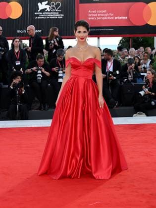 Venice, Italy: Venice, 82nd Venice International Film Festival 2025 - Evening 4 - KINEO AWARD red carpet Pictured: Roberta D Orsi Venice Italy  - ZUMAp169 20250830_zea_p169_2505 Copyright: xAlbertoxTerenghi PoolxxEvenx