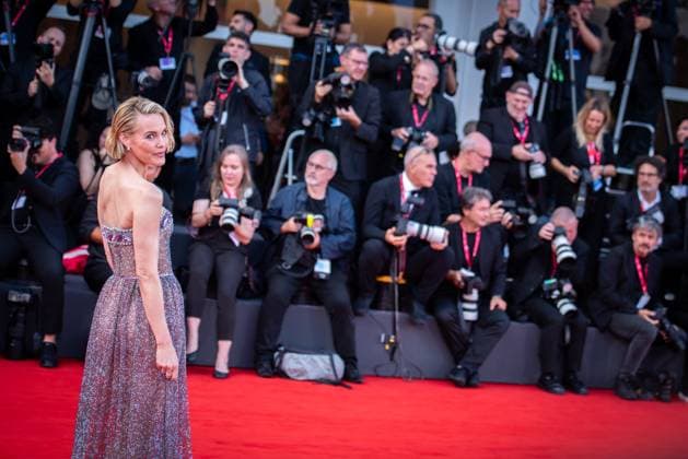 Frankenstein red carpet in Venice Lido, Italy - 30 Aug 2025 Leslie Bibb attends the Frankenstein red carpet during The 82nd Venice International Film Festival. Venice Italy Copyright: xLoredanaxSangiulianox xSOPAxImagesx LSangiuliano-1945