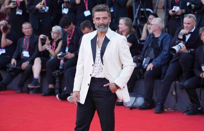 Venice - Frankenstein Premiere Oscar Isaac on the red carpet for the screening of the film Frankenstein at the 82nd Venice International Film Festival in Venice, Italy on August 30, 2025.Laurent Lairys ABACAPRESS.COM Venice VENETIE Italy  Copyright: xLairysxLaurent ABACAx