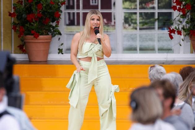 Fernsehshow Immer wieder Sonntags Folge 12 (letzte Folge 2025) Rust bei Freiburg , 30.08.2025 Beatrice Egli in der Livesendung Immer wieder Sonntags (Ausgabe 12) im Europa-Park Rust bei Freiburg moderiert von Stefan Mross Baden-Württemberg Germany *** TV show Immer wieder Sonntags episode 12 last episode 2025 Rust near Freiburg , 30 08 2025 Beatrice Egli in the live show Immer wieder Sonntags issue 12 at Europa Park Rust near Freiburg hosted by Stefan Mross Baden Württemberg Germany Copyright: xMattiasxGränzdörferx