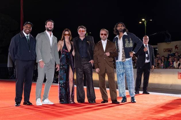 Premiere du film Motor City lors du 82eme Festival du film de Venise - Mostra 2025 Premiere du film Motor City lors du 82eme Festival du film de Venise - Mostra 2025 - (L-R) Lionel Boyce, Pablo Schreiber, Shailene Woodley, Potsy Ponciroli, Ben Foster and Amar Chadha Patel attends the Motor City red carpet during the 82nd Venice International Film Festival on August 30, 2025 in Venice, Italy.  Copyright: xKazukoxWakayamax