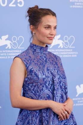 Alicia Vikander at the photocall for the movie La Mage du Kremlin The Wizard of the Kremlin at the Biennale di Venezia 2025 82 Venice International Film Festival at the Palazzo del Casino Venice, 31 08 2025 Foto:xD.xBedrosianx xFuturexImagex wizard_5868