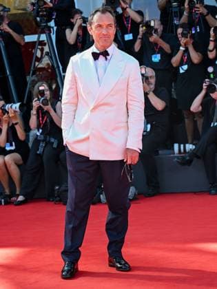 Venice, 82nd Venice International Film Festival 2025 - day 5 - Red Carpet The Wizard Of The Kremlin (Le Mage Du Kremlin) In the photo: JUDE LAW  Copyright: xMaurizioxD Avanzox xipa-agency.netx xMaurizioxDxAvanzox IPA_Agency_IPA63774170