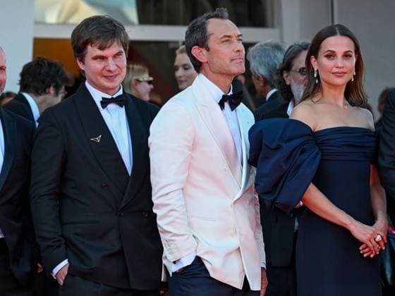 Venice, 82nd Venice International Film Festival 2025 - day 5 - Red Carpet The Wizard Of The Kremlin (Le Mage Du Kremlin) Pictured: Jude Law, Alicia Vikander, and Paul Dano  Copyright: xMaurizioxD Avanzox xipa-agency.netx xMaurizioxDxAvanzox IPA_Agency_IPA63775410
