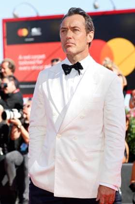 Jude Law at the premiere of the feature film La Mage du Kremlin The Wizard of the Kremlin at the Biennale di Venezia 2025 82 Venice International Film Festival at the Palazzo del Cinema Venice, 31 08 2025 Foto:xD.xBedrosianx xFuturexImagex kremlin_5822