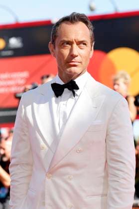 Jude Law at the premiere of the feature film La Mage du Kremlin The Wizard of the Kremlin at the Biennale di Venezia 2025 82 Venice International Film Festival at the Palazzo del Cinema Venice, 31 08 2025 Foto:xD.xBedrosianx xFuturexImagex kremlin_5823