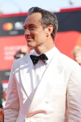 Jude Law at the premiere of the feature film La Mage du Kremlin The Wizard of the Kremlin at the Biennale di Venezia 2025 82 Venice International Film Festival at the Palazzo del Cinema Venice, 31 08 2025 Foto:xD.xBedrosianx xFuturexImagex kremlin_5825