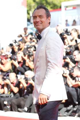 Jude Law at the premiere of the feature film La Mage du Kremlin The Wizard of the Kremlin at the Biennale di Venezia 2025 82 Venice International Film Festival at the Palazzo del Cinema Venice, 31 08 2025 Foto:xD.xBedrosianx xFuturexImagex kremlin_5827