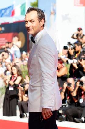 Jude Law at the premiere of the feature film La Mage du Kremlin The Wizard of the Kremlin at the Biennale di Venezia 2025 82 Venice International Film Festival at the Palazzo del Cinema Venice, 31 08 2025 Foto:xD.xBedrosianx xFuturexImagex kremlin_5829