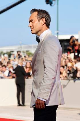 Jude Law at the premiere of the feature film La Mage du Kremlin The Wizard of the Kremlin at the Biennale di Venezia 2025 82 Venice International Film Festival at the Palazzo del Cinema Venice, 31 08 2025 Foto:xD.xBedrosianx xFuturexImagex kremlin_5830
