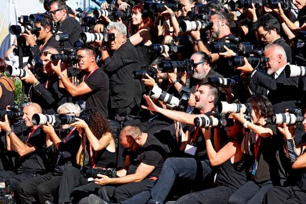 Photographers at the premiere of the feature film La Mage du Kremlin The Wizard of the Kremlin at the Biennale di Venezia 2025 82 Venice International Film Festival at the Palazzo del Cinema Venice, 31 08 2025 Foto:xD.xBedrosianx xFuturexImagex kremlin_5841