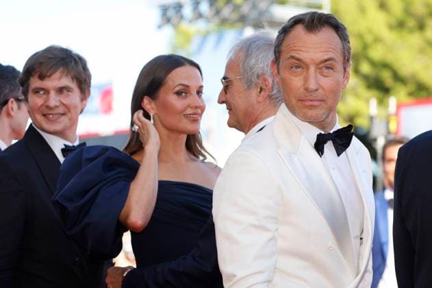 Andrei Zayats, Alicia Vikander, Olivier Assayas and Jude Law at the premiere of the feature film La Mage du Kremlin The Wizard of the Kremlin at the Biennale di Venezia 2025 82 Venice International Film Festival at the Palazzo del Cinema Venice, 31 08 2025 Foto:xD.xBedrosianx xFuturexImagex kremlin_5844