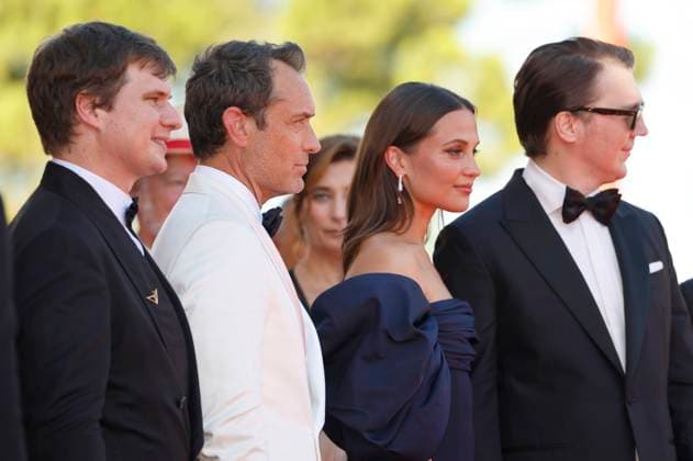 Andrei Zayats, Jude Law, Alicia Vikander and Paul Dano at the premiere of the feature film La Mage du Kremlin The Wizard of the Kremlin at the Biennale di Venezia 2025 82 Venice International Film Festival at the Palazzo del Cinema Venice, 31 08 2025 Foto:xD.xBedrosianx xFuturexImagex kremlin_5846