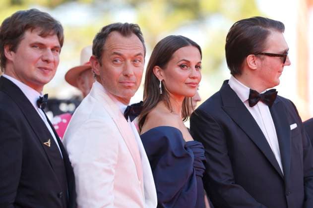 Andrei Zayats, Jude Law, Alicia Vikander and Paul Dano at the premiere of the feature film La Mage du Kremlin The Wizard of the Kremlin at the Biennale di Venezia 2025 82 Venice International Film Festival at the Palazzo del Cinema Venice, 31 08 2025 Foto:xD.xBedrosianx xFuturexImagex kremlin_5850