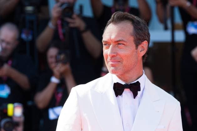 News - The Wizard Of The Kremlin (Le Mage Du Kremlin) Red Carpet - The 82nd Venice International Film Festival Jude Law attends The Wizard Of The Kremlin (Le Mage Du Kremlin) red carpet during The 82nd Venice International Film Festival at Sala Grande on August 31, 2025 in Venice, Italy. Photo: Cinzia Camela. Lido di Venezia Palazzo del cinema Italy Copyright: xCinziaxCamelax xLiveMediax LPN_2002855