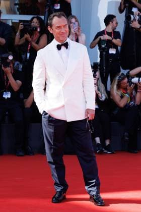 News - The Wizard Of The Kremlin (Le Mage Du Kremlin) Red Carpet - The 82nd Venice International Film Festival Jude Law attends The Wizard Of The Kremlin (Le Mage Du Kremlin) red carpet during The 82nd Venice International Film Festival at Sala Grande on August 31, 2025 in Venice, Italy. Photo: Cinzia Camela. Lido di Venezia Palazzo del cinema Italy Copyright: xCinziaxCamelax xLiveMediax LPN_2002860