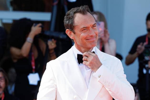 News - The Wizard Of The Kremlin (Le Mage Du Kremlin) Red Carpet - The 82nd Venice International Film Festival Jude Law attends The Wizard Of The Kremlin (Le Mage Du Kremlin) red carpet during The 82nd Venice International Film Festival at Sala Grande on August 31, 2025 in Venice, Italy. Photo: Cinzia Camela. Lido di Venezia Palazzo del cinema Italy Copyright: xCinziaxCamelax xLiveMediax LPN_2002863