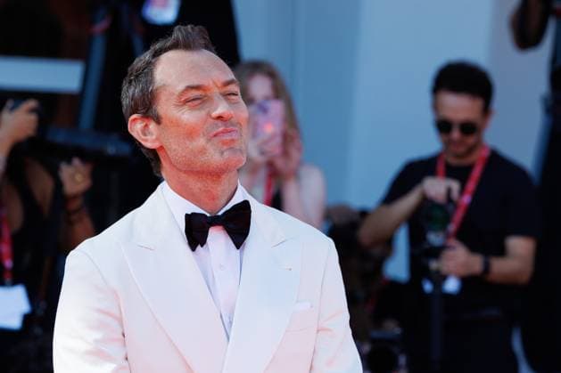 News - The Wizard Of The Kremlin (Le Mage Du Kremlin) Red Carpet - The 82nd Venice International Film Festival Jude Law attends The Wizard Of The Kremlin (Le Mage Du Kremlin) red carpet during The 82nd Venice International Film Festival at Sala Grande on August 31, 2025 in Venice, Italy. Photo: Cinzia Camela. Lido di Venezia Palazzo del cinema Italy Copyright: xCinziaxCamelax xLiveMediax LPN_2002864
