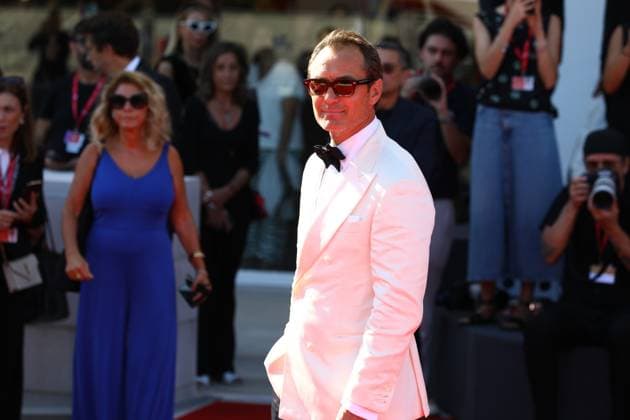 August 31, 2025, Venice, Veneto, Italy: JUDE LAW on the red carpet for The Wizard of the Kremlin Premiere screening at the 82nd Venice Film Festival at the Venice Lido, Italy. Venice Italy - ZUMAc179 20250831_zep_c179_139 Copyright: xMickaelxChavetx