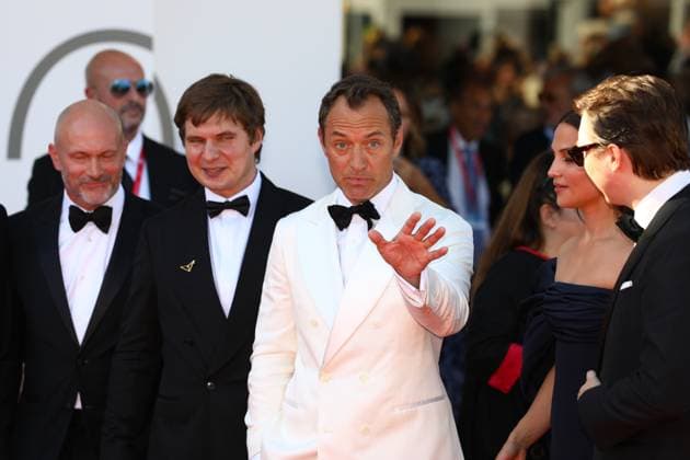 August 31, 2025, Venice, Veneto, Italy: JUDE LAW on the red carpet for The Wizard of the Kremlin Premiere screening at the 82nd Venice Film Festival at the Venice Lido, Italy. Venice Italy - ZUMAc179 20250831_zep_c179_136 Copyright: xMickaelxChavetx