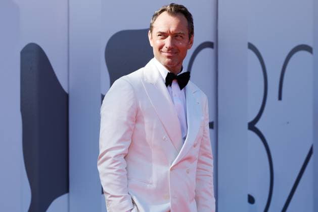 News - The Wizard Of The Kremlin (Le Mage Du Kremlin) Red Carpet - The 82nd Venice International Film Festival Jude Law attends The Wizard Of The Kremlin (Le Mage Du Kremlin) red carpet during The 82nd Venice International Film Festival at Sala Grande on August 31, 2025 in Venice, Italy. Photo: Cinzia Camela. Lido di Venezia Palazzo del cinema Italy Copyright: xCinziaxCamelax xLiveMediax LPN_2002866