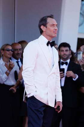 News - The Wizard Of The Kremlin (Le Mage Du Kremlin) Red Carpet - The 82nd Venice International Film Festival Jude Law attends The Wizard Of The Kremlin (Le Mage Du Kremlin) red carpet during The 82nd Venice International Film Festival at Sala Grande on August 31, 2025 in Venice, Italy. Photo: Cinzia Camela. Lido di Venezia Palazzo del cinema Italy Copyright: xCinziaxCamelax xLiveMediax LPN_2002877