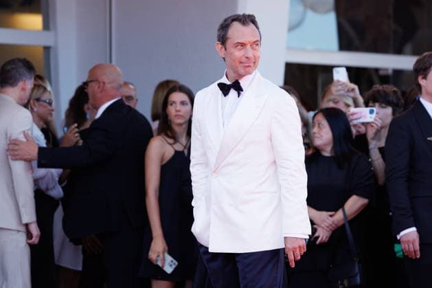 News - The Wizard Of The Kremlin (Le Mage Du Kremlin) Red Carpet - The 82nd Venice International Film Festival Jude Law attends The Wizard Of The Kremlin (Le Mage Du Kremlin) red carpet during The 82nd Venice International Film Festival at Sala Grande on August 31, 2025 in Venice, Italy. Photo: Cinzia Camela. Lido di Venezia Palazzo del cinema Italy Copyright: xCinziaxCamelax xLiveMediax LPN_2002884