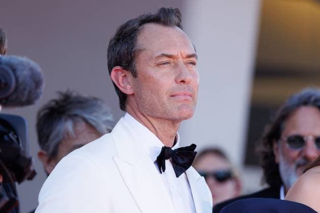 News - The Wizard Of The Kremlin (Le Mage Du Kremlin) Red Carpet - The 82nd Venice International Film Festival Jude Law attends The Wizard Of The Kremlin (Le Mage Du Kremlin) red carpet during The 82nd Venice International Film Festival at Sala Grande on August 31, 2025 in Venice, Italy. Photo: Cinzia Camela. Lido di Venezia Palazzo del cinema Italy Copyright: xCinziaxCamelax xLiveMediax LPN_2002890
