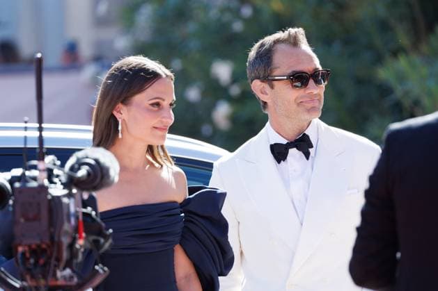News - The Wizard Of The Kremlin (Le Mage Du Kremlin) Red Carpet - The 82nd Venice International Film Festival Alicia Vikander and Jude Law attend The Wizard Of The Kremlin (Le Mage Du Kremlin) red carpet during The 82nd Venice International Film Festival at Sala Grande on August 31, 2025 in Venice, Italy. Photo: Cinzia Camela. Lido di Venezia Palazzo del cinema Italy Copyright: xCinziaxCamelax xLiveMediax LPN_2002909