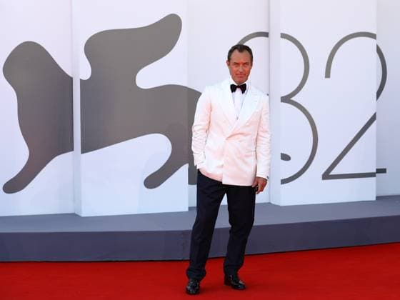 August 31, 2025, Venice, Veneto, Italy: JUDE LAW on the red carpet for The Wizard of the Kremlin Premiere screening at the 82nd Venice Film Festival at the Venice Lido, Italy. Venice Italy - ZUMAc179 20250831_zep_c179_124 Copyright: xMickaelxChavetx