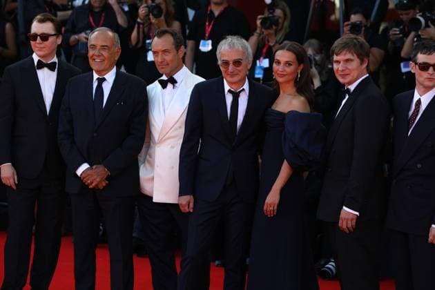 August 31, 2025, Venice, Veneto, Italy: Cast of whom OLIVIER ASSAYAS, TOM STURRIDGE, JUDE LAW, ALICIA VIKANDER and PAUL DANO on the red carpet for The Wizard of the Kremlin Premiere screening at the 82nd Venice Film Festival at the Venice Lido, Italy. Venice Italy - ZUMAc179 20250831_zep_c179_118 Copyright: xMickaelxChavetx