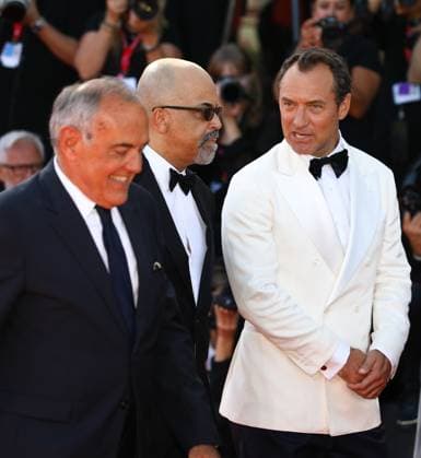 August 31, 2025, Venice, Veneto, Italy: JUDE LAW on the red carpet for The Wizard of the Kremlin Premiere screening at the 82nd Venice Film Festival at the Venice Lido, Italy. Venice Italy - ZUMAc179 20250831_zep_c179_100 Copyright: xMickaelxChavetx
