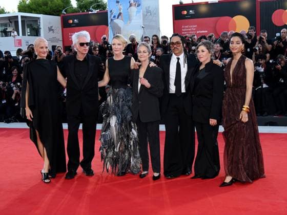 Venice, Italy: Venice, 82nd Venice International Film Festival 2025 - evening 5 - red carpet of the film Father Mother Sister Brother Pictured: Charlotte Rampling, Vicky Krieps, Jim Jarmusch, Cate Blanchett, Luka Sabbat, Mayim Bialik, Indya Moore Venice Italy  - ZUMAp169 20250831_zea_p169_1393 Copyright: xAlbertoxTerenghi PoolxxEvenx