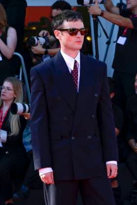 Tom Sturridge at the premiere of the feature film La Mage du Kremlin The Wizard of the Kremlin at the Biennale di Venezia 2025 82 Venice International Film Festival at the Palazzo del Cinema Venice, 31 08 2025 Foto:xA.xM.xTinghinox xFuturexImagex kremlin_5862